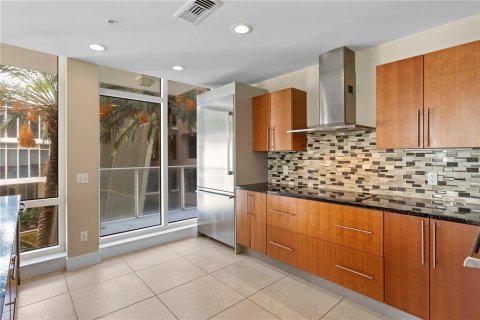 Condo in Saint Petersburg, Florida, 2 bedrooms  № 2400289 - photo 20