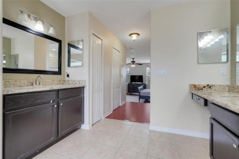 House in Apopka, Florida 4 bedrooms, 230.3 sq.m. № 1762143 - photo 23