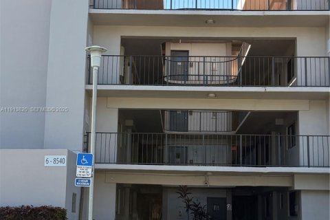 Condo in Miami, Florida, 3 bedrooms  № 2038002