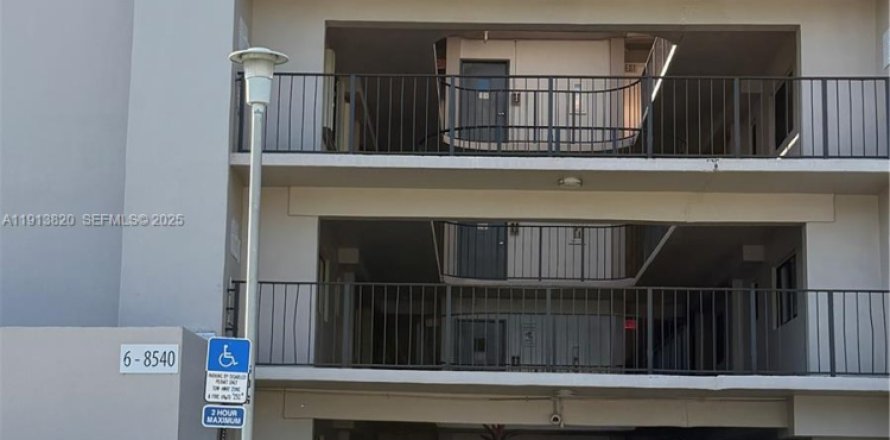 Condo in Miami, Florida, 3 bedrooms  № 2038002