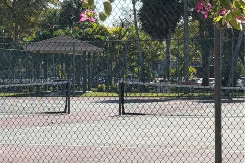 Condo in Miami, Florida, 3 bedrooms  № 2038002 - photo 10