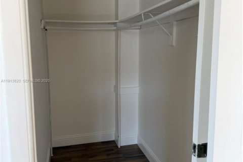 Condo in Miami, Florida, 3 bedrooms  № 2038002 - photo 6