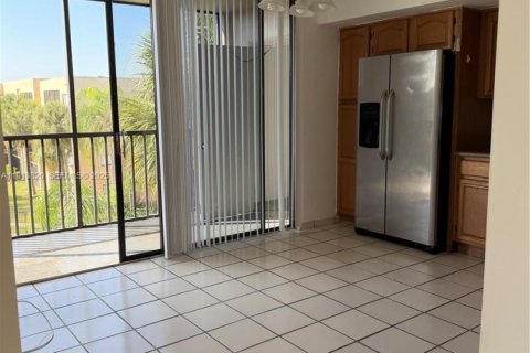 Condo in Miami, Florida, 3 bedrooms  № 2038002 - photo 13