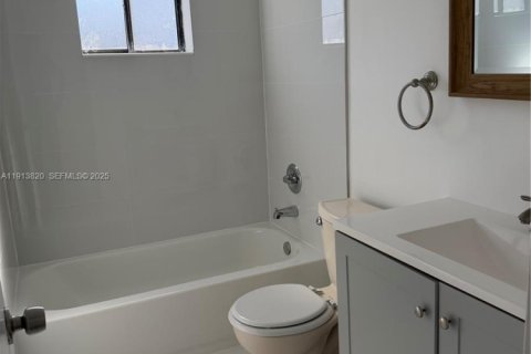 Condo in Miami, Florida, 3 bedrooms  № 2038002 - photo 14