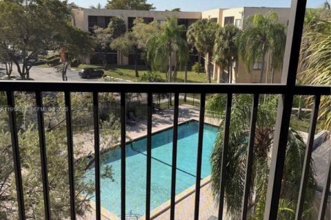 Condo in Miami, Florida, 3 bedrooms  № 2038002 - photo 9