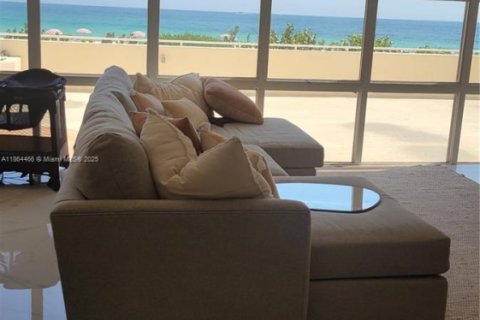 Condo in Miami Beach, Florida, 2 bedrooms  № 2060151 - photo 7