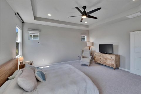 House in Tampa, Florida 4 bedrooms, 239.59 sq.m. № 1751880 - photo 24