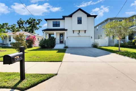 House in Tampa, Florida 4 bedrooms, 239.59 sq.m. № 1751880 - photo 2