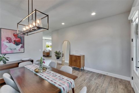 House in Tampa, Florida 4 bedrooms, 239.59 sq.m. № 1751880 - photo 5