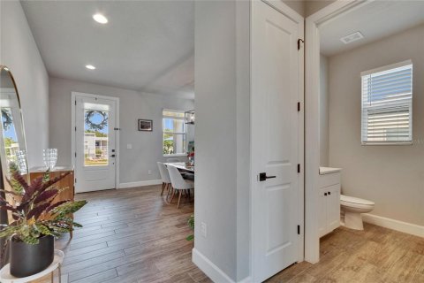 House in Tampa, Florida 4 bedrooms, 239.59 sq.m. № 1751880 - photo 8