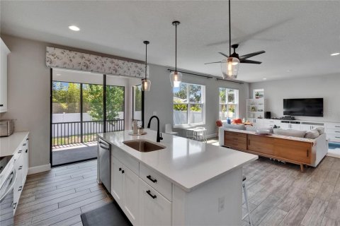 House in Tampa, Florida 4 bedrooms, 239.59 sq.m. № 1751880 - photo 15