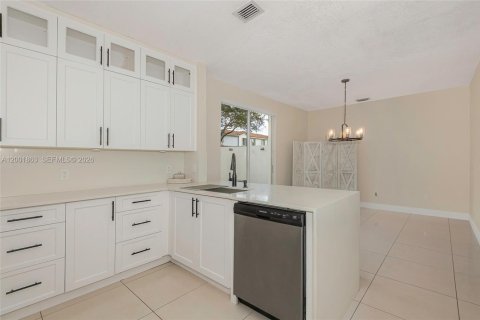 Condo in Miramar, Florida, 3 bedrooms  № 2065925 - photo 9