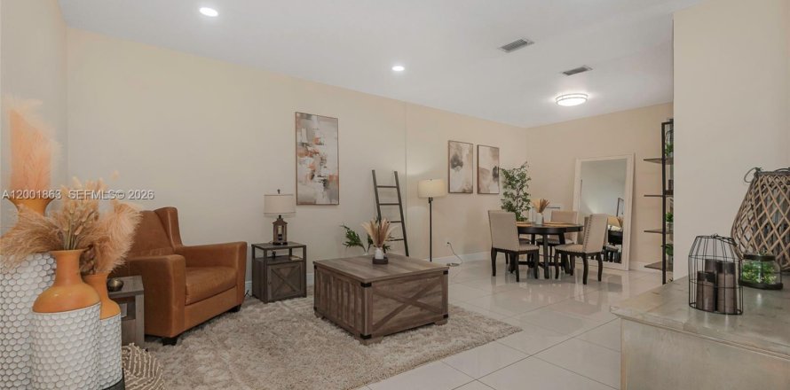 Condo in Miramar, Florida, 3 bedrooms  № 2065925