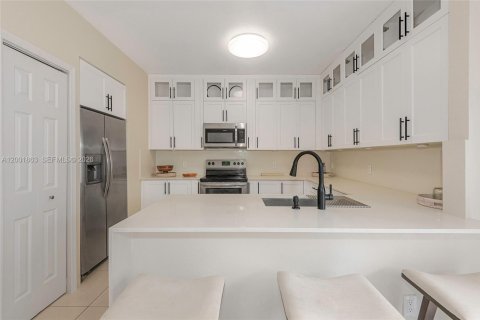 Condo in Miramar, Florida, 3 bedrooms  № 2065925 - photo 14