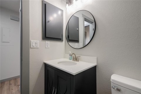 Condo in Port Charlotte, Florida, 2 bedrooms № 2233772 - photo 9
