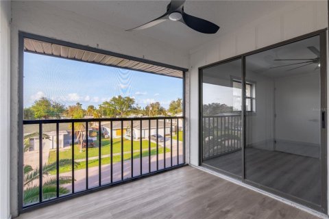 Condo in Port Charlotte, Florida, 2 bedrooms № 2233772 - photo 16