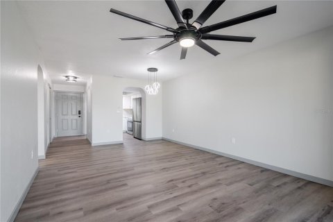 Condo in Port Charlotte, Florida, 2 bedrooms № 2233772 - photo 3