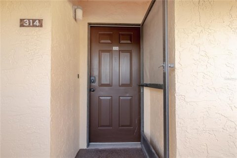 Condo in Port Charlotte, Florida, 2 bedrooms № 2233772 - photo 2