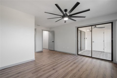 Condo in Port Charlotte, Florida, 2 bedrooms № 2233772 - photo 10