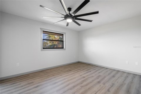 Condo in Port Charlotte, Florida, 2 bedrooms № 2233772 - photo 11