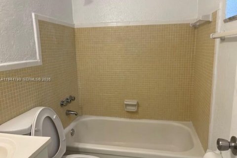 Appartement à louer à Miami Springs, Floride: 1 chambre, 60.39 m2 № 2002271 - photo 4