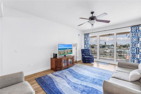 Condominio en venta en Saint Pete Beach, Florida, 3 dormitorios, 206.61 m2 № 2224536 - foto 18