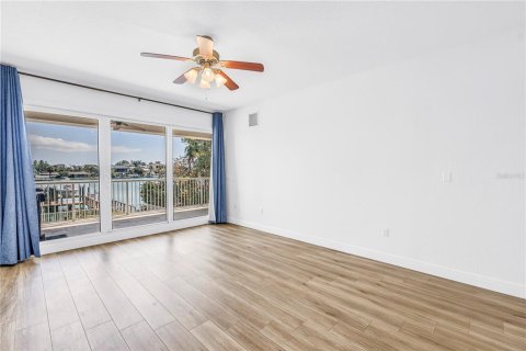 Condominio en venta en Saint Pete Beach, Florida, 3 dormitorios, 206.61 m2 № 2224536 - foto 23