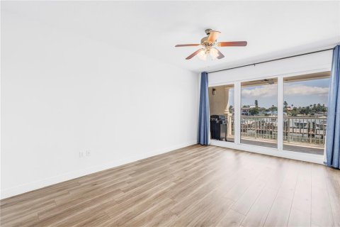 Condominio en venta en Saint Pete Beach, Florida, 3 dormitorios, 206.61 m2 № 2224536 - foto 22