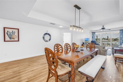 Condominio en venta en Saint Pete Beach, Florida, 3 dormitorios, 206.61 m2 № 2224536 - foto 14