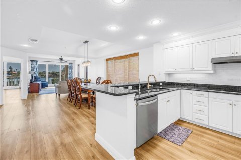 Condominio en venta en Saint Pete Beach, Florida, 3 dormitorios, 206.61 m2 № 2224536 - foto 12