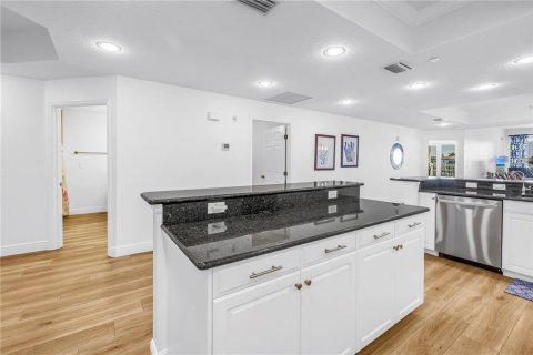 Condominio en venta en Saint Pete Beach, Florida, 3 dormitorios, 206.61 m2 № 2224536 - foto 10