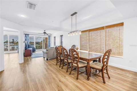 Condominio en venta en Saint Pete Beach, Florida, 3 dormitorios, 206.61 m2 № 2224536 - foto 13