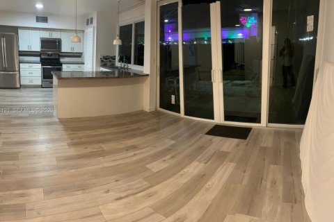 Townhouse in Miami, Florida 3 bedrooms, 126.81 sq.m. № 2029331 - photo 7