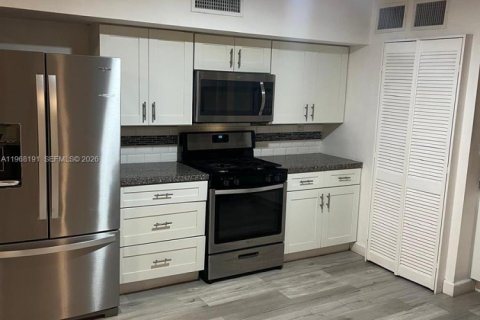 Townhouse in Miami, Florida 3 bedrooms, 126.81 sq.m. № 2029331 - photo 8