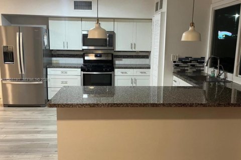 Townhouse in Miami, Florida 3 bedrooms, 126.81 sq.m. № 2029331 - photo 5