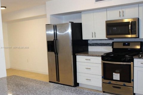 Adosado en venta en Miami, Florida, 3 dormitorios, 126.81 m2 № 2029331 - foto 2