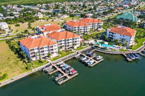 Condo in Apollo Beach, Florida, 4 bedrooms  № 1555117 - photo 1