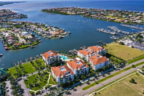 Condo in Apollo Beach, Florida, 4 bedrooms  № 1555117 - photo 2