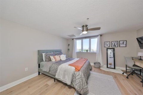 Condo in Apollo Beach, Florida, 4 bedrooms  № 1555117 - photo 22