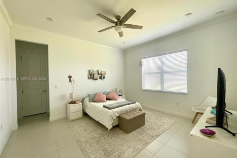 Villa ou maison à vendre à Port St. Lucie, Floride: 3 chambres, 188.78 m2 № 2084847 - photo 14
