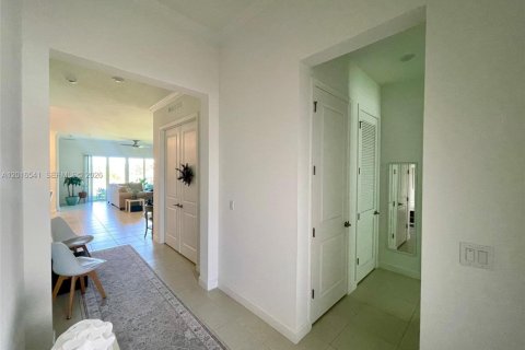 Villa ou maison à vendre à Port St. Lucie, Floride: 3 chambres, 188.78 m2 № 2084847 - photo 4