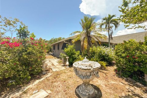 House in Rotonda, Florida 3 bedrooms, 187.66 sq.m. № 2150203 - photo 24