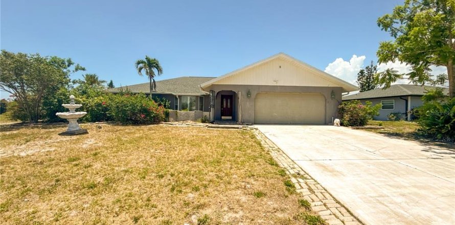 House in Rotonda, Florida 3 bedrooms, 187.66 sq.m. № 2150203