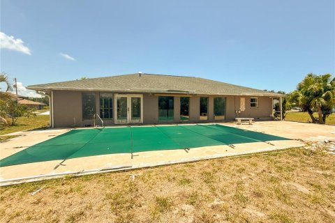 House in Rotonda, Florida 3 bedrooms, 187.66 sq.m. № 2150203 - photo 2