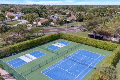 House in Boynton Beach, Florida 2 bedrooms, 115.29 sq.m. № 1065695 - photo 1
