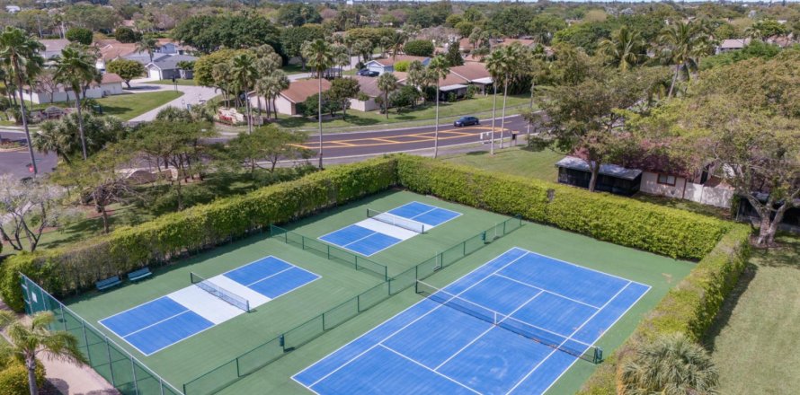House in Boynton Beach, Florida 2 bedrooms, 115.29 sq.m. № 1065695