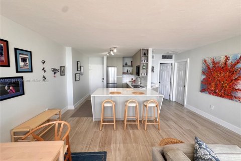 Copropriété à louer à Miami Beach, Floride: 1 chambre, 80.45 m2 № 1975297 - photo 2