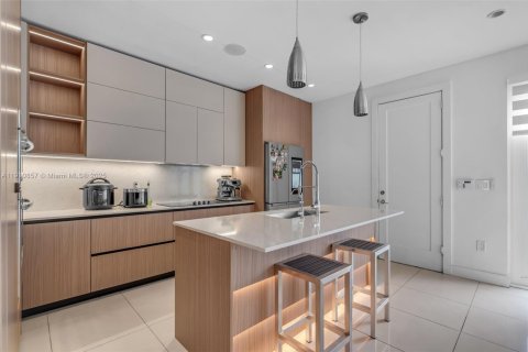 Adosado en venta en Doral, Florida, 4 dormitorios, 172.98 m2 № 1966028 - foto 8