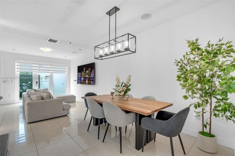 Adosado en venta en Doral, Florida, 4 dormitorios, 172.98 m2 № 1966028 - foto 22