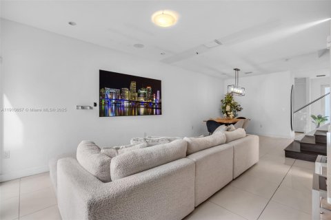 Adosado en venta en Doral, Florida, 4 dormitorios, 172.98 m2 № 1966028 - foto 19